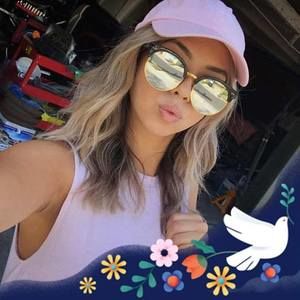 Meet your Posher, Caitlin